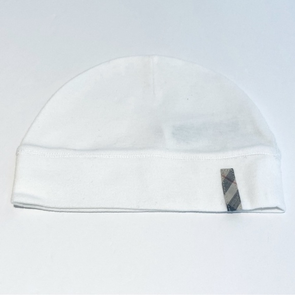 BURBERRY BEANIE WITH NOVA CHECK AT HEM.